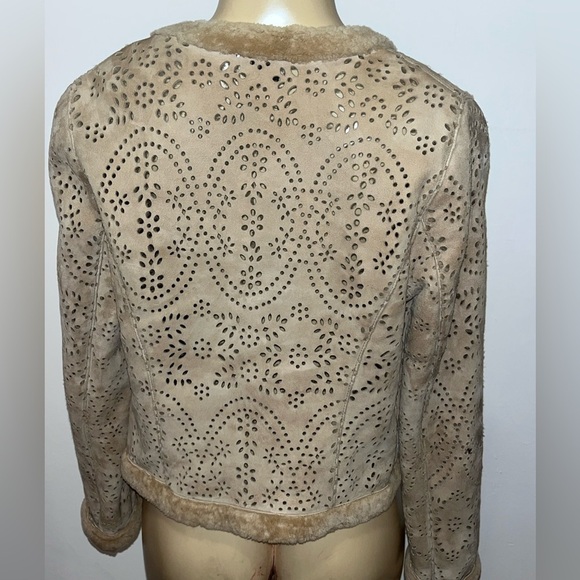 The Wrights 100% leather faux fur cropped tan jacket size M. - Picture 5 of 6